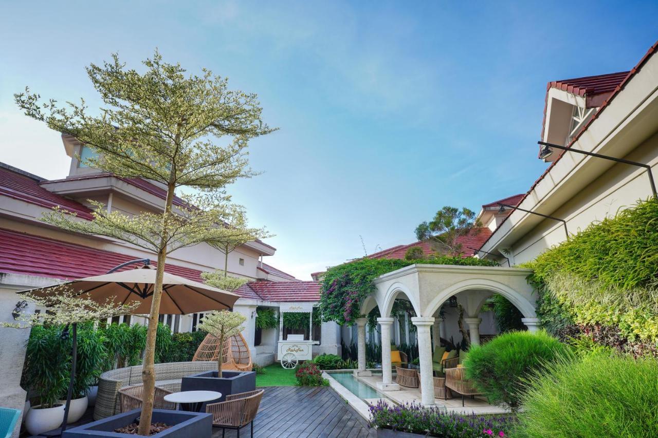 Yanliau Hualien Farglory Hotel מראה חיצוני תמונה The courtyard of the hotel