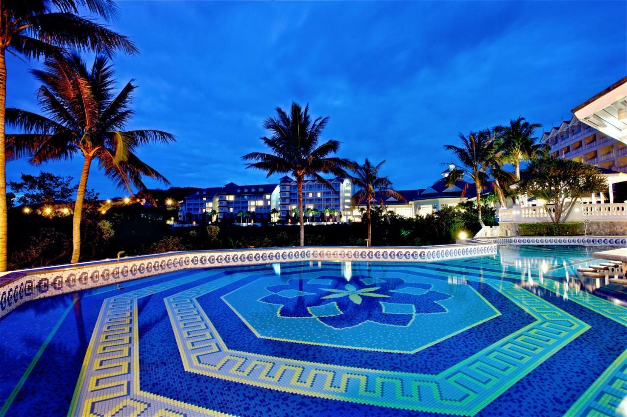 Yanliau Hualien Farglory Hotel מראה חיצוני תמונה The pool at the Royal Garden Villas